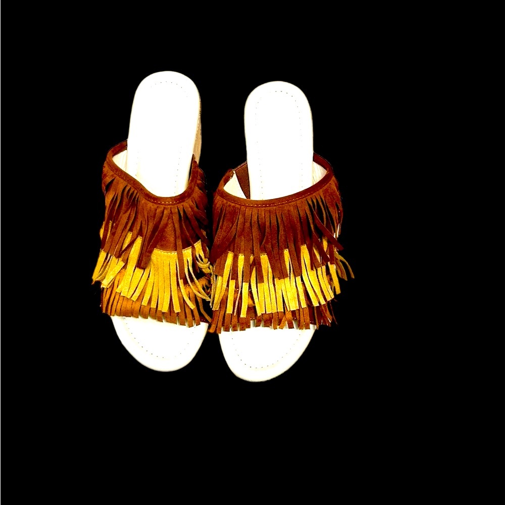 Comfort est 1946 Wedge Sandals With Suede Brown and Tan Fringe Size 8 Like New